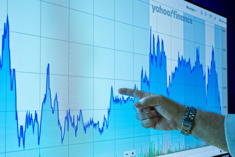 Daily Prompt Pack: Investor Updates — Write Monthly Updates That Actually Get Read