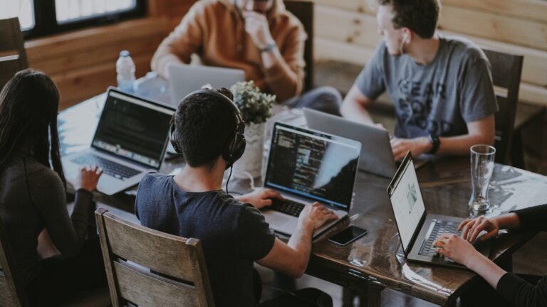 Online community platform comparison