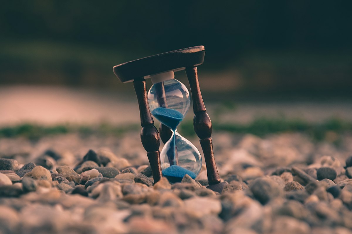 Analog clock marking tracked hours for a solo founder's workday